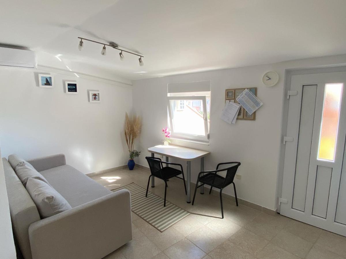 Beachfront Apartment Вир Экстерьер фото